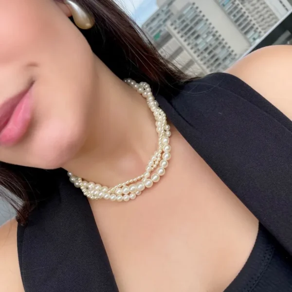 Traced Pearl Necklace